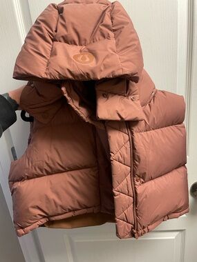 Lululemon cropped Puffer Vest with Hood Sz 8